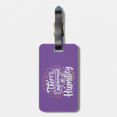 Es gibt Ermächtigung in Demut Gepäckanhänger (Rückseite vertikal)