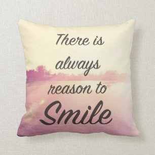 Es gibt immer Grund zu lächeln Kissen