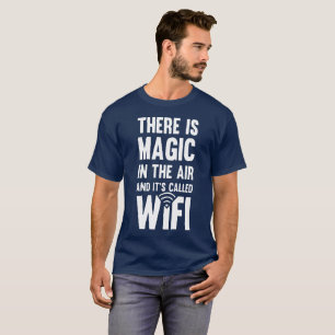Es gibt in der Luft sein genanntes Wifi magisch T-Shirt