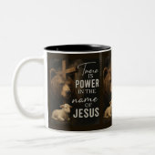 Es gibt Power im Namen Jesu Zweifarbige Tasse (Links)