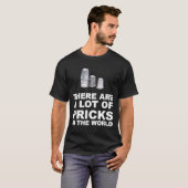 ES GIBT VIELE PRICKS Mama Nähmaschine Spaß T-Shirt (Vorne ganz)