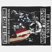 ES HANDELT UM EINE BESONDERE PERSON FLEECEDECKE (Vorderseite (Horizontal))