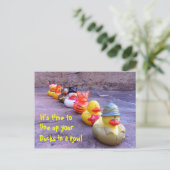 Es ist an der Zeit, Ihre Enten in einer Row-Postka Postkarte (Stehend Vorderseite)