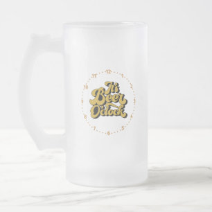 Es ist Ber O'Clock auf einem Uhrengesicht auf eine Mattglas Bierglas