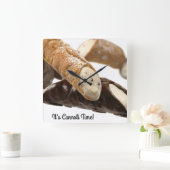 Es ist Cannoli Time Clock Quadratische Wanduhr (Zuhause)