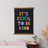Es ist Cool, nett zu sein Wandteppich Mit Holzrahmen (Schlafzimmer)