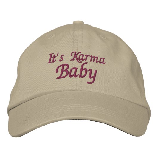Es ist das niedliche Karma-Baby Bestickte Baseballkappe (Vorderseite)