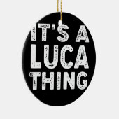 Es ist die Idee eines lustigen Männerjungen Keramik Ornament (Rechts)