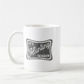 Es ist die Jagdsaison, in der Deer Duck Dove Jagd Kaffeetasse (Links)