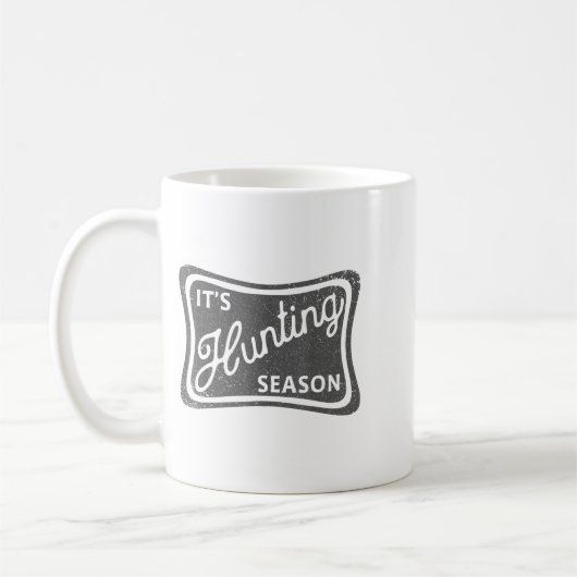 Es ist die Jagdsaison, in der Deer Duck Dove Jagd Kaffeetasse (Links)