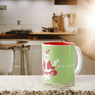 Es ist die Zeit, um Yoga-Santa zu atmen Zweifarbige Tasse