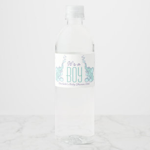 Es ist duschende blaue Elefanten eines Jungen zwei Wasserflaschenetikett