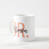 Es ist eigentlich Dr. – Lustiges Arztleben | Cute Kaffeetasse (Vorderseite Links)