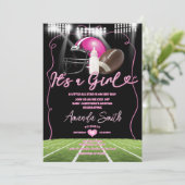 Es ist ein amerikanischer Mädchenfußball mit Bow-B Einladung (Stehend Vorderseite)