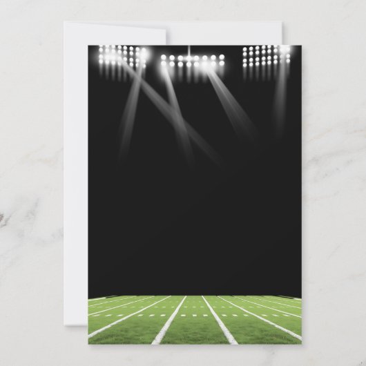 Es ist ein amerikanischer Mädchenfußball mit Bow-B Einladung (Rückseite)