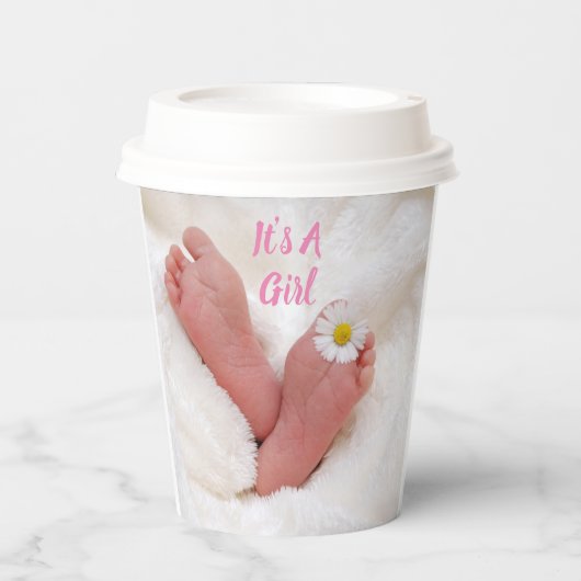 Es ist ein Baby-Feet mit Daisy Pappbecher (Vorderseite)