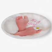 Es ist ein Baby-Feet mit Daisy Pappteller (Schrägansicht)