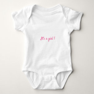 Es ist ein Baby-Mädchen Minimalistisches Baby-T-Sh Baby Strampler