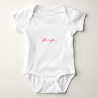 Es ist ein Baby-Mädchen Minimalistisches Baby-T-Sh Baby Strampler