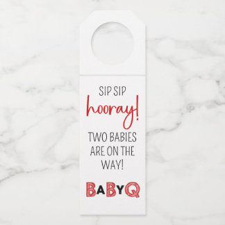 Es ist ein Baby Q für Twins Flaschenhanger Flaschenanhänger