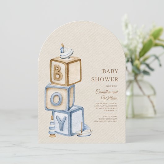 Es ist ein Boy Blue Boho Blocks Baby Shower Arch Einladung (Stehend Vorderseite)