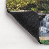 Es ist ein Dogwood-Wasserfall Mousepad (Ecke)