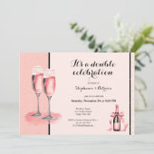 Es ist ein doppeltes Fest Rosa Champagner Geburtst Einladung (Stehend Vorderseite)