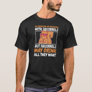 Es ist ein Eichhörnchen, das weder trinkt noch sch T-Shirt
