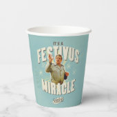 Es ist ein Festivus-Wunder Pappbecher (Rückseite)