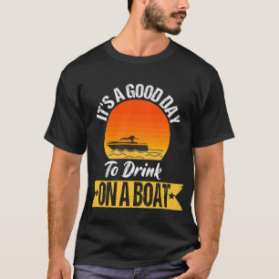 Es ist ein guter Tag, auf einem Boot am 4. Juli zu T-Shirt