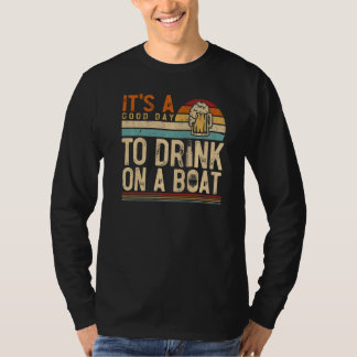 Es ist ein guter Tag, auf einem Boot zu trinken T-Shirt