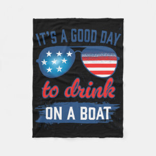 Es ist ein guter Tag, um auf einem Boot zu trinken Fleecedecke