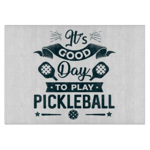 Es ist ein guter Tag, um Pickleball zu spielen Schneidebrett
