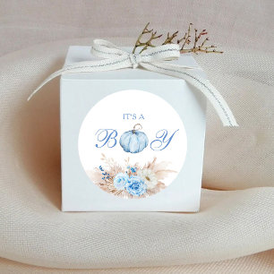Es ist ein Junge Baby Shower Kürbis Runder Aufkleber