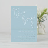 Es ist ein Junge! Dusty Blue & Silver Baby Shower Folieneinladung (Stehend vorne)