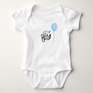 Es ist ein Junge mit blauem Ballon Baby Strampler