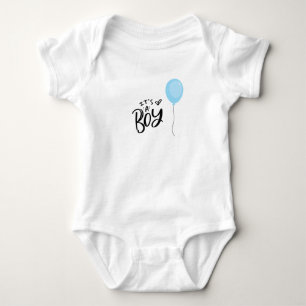 Es ist ein Junge mit Blue Balloon-Namen auf der Rü Baby Strampler