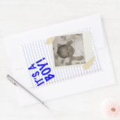 Es ist ein Junge Rechteckiger Aufkleber (Umschlag)