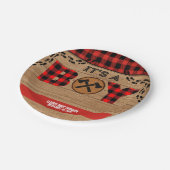 Es ist ein Junge Rustic Wood Kariert Baby Dusche Pappteller (Schrägansicht)