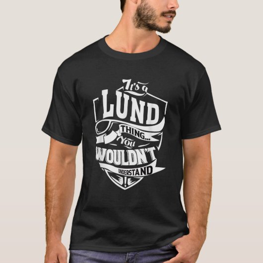 Es ist ein LUND Things T-Shirt (Vorderseite)