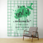 Es ist ein Mädchen! Grüne Gingham Baby Dusche Hint Wandteppich (Beispiel)