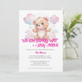 Es ist ein Mädchen in Aquarellwald Babybärendusche Einladung (Stehend Vorderseite)
