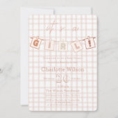 Es ist ein Mädchen! Niedliche Gingham Baby Dusche Einladung (Vorderseite)