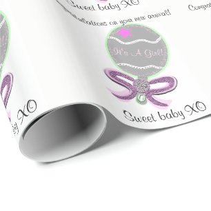 Es ist ein Mädchen-Rosa-Baby-Geklapper Geschenkpapier