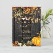 Es ist ein Mädchen rustikale Kürbiskuppeldusche Einladung (Stehend Vorderseite)