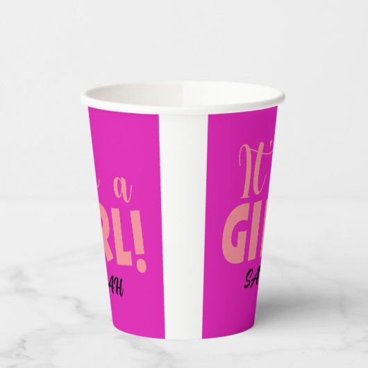 Es ist ein Mädchen Sarah Pappbecher (Links)