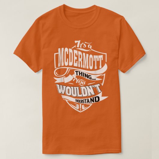 Es ist ein MCDERMOTT-Geschenk T-Shirt (Design vorne)