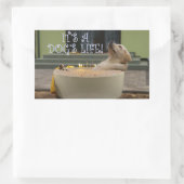 Es ist ein rechteckiger Aufkleber für Hunde (Tasche)