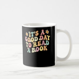 Es ist ein schöner Tag, ein Buch zu lesen Liebhabe Kaffeetasse