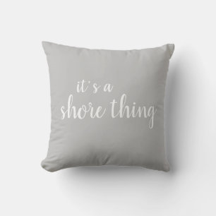 Es ist ein Shore Thing Beach Throw Kissen